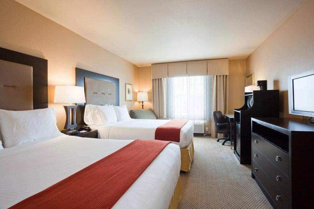 Queen Suite with Two Queen Beds and Sofa Bed,192469792:JPEG