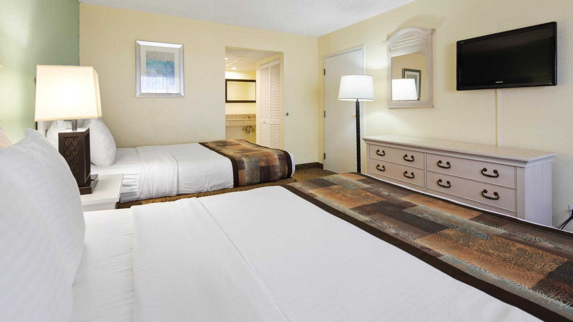 Zimmer mit 2 Queensize-Betten und Poolblick - Nichtraucher