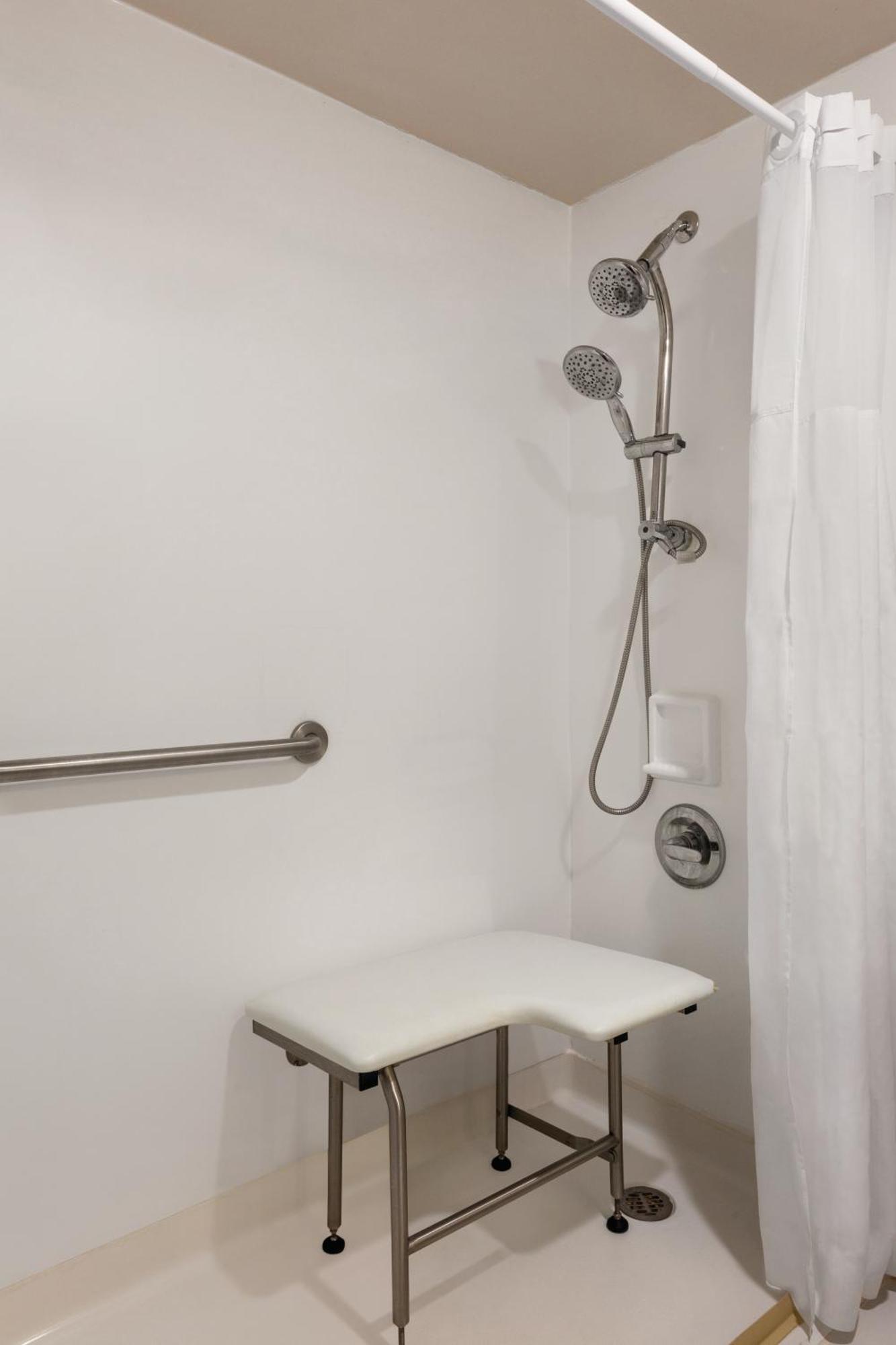 Double Room Tub Disability Access or Non Smoking,1329965087:JPEG