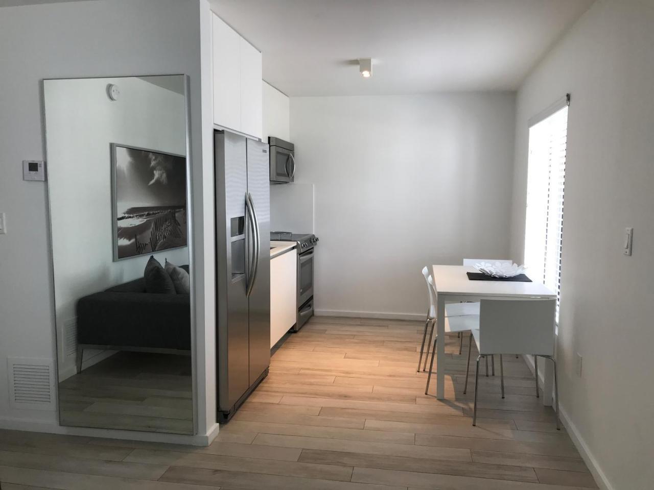 Two-Bedroom Apartment 1 Queen & 2 Twins