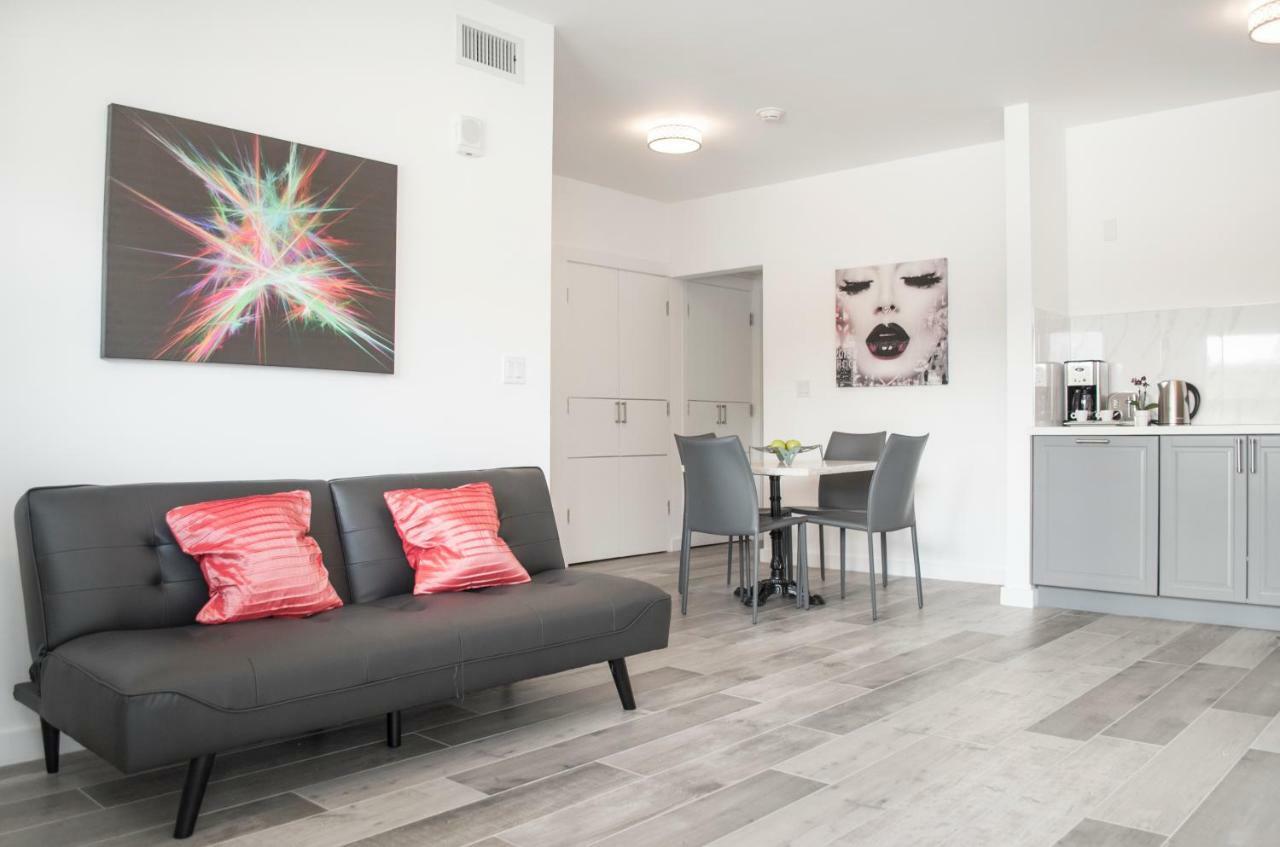 Two-Bedroom Apartment,894579160:JPEG