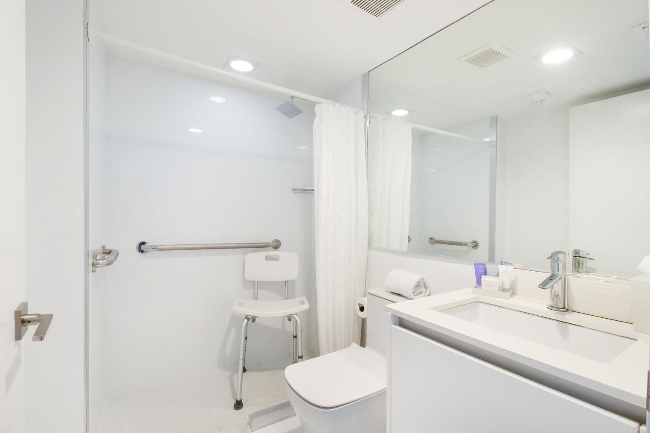 Two Bedrms Accessible Apt Roll shower