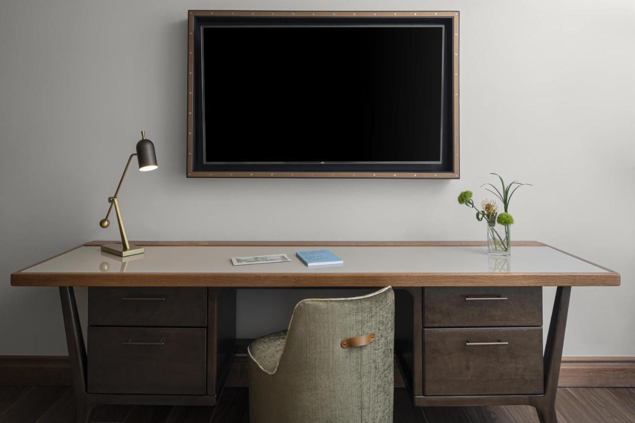 Large King Room with Marina View - Hearing Accessible