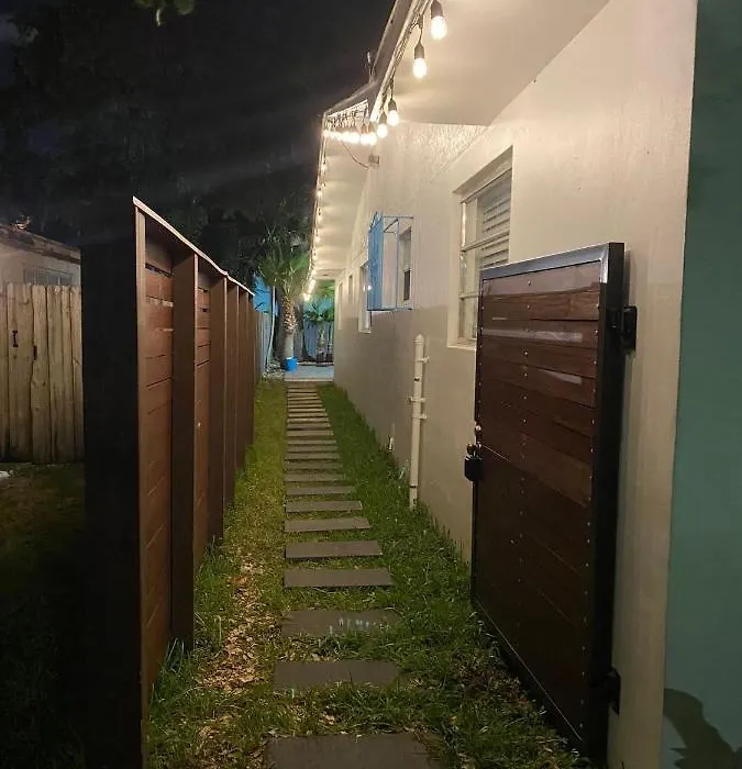 Private Suite W/ Full Backyard, Bbq, 5Min From Mia-1