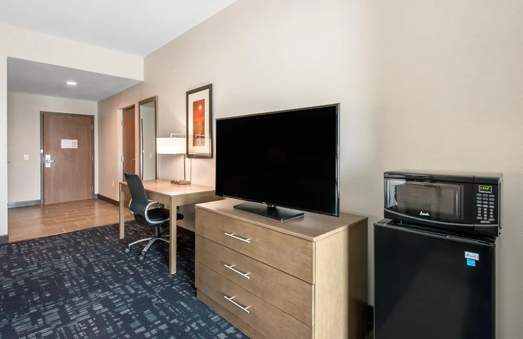 Comfort Suites Fort Lauderdale Airport & Cruise Port-1