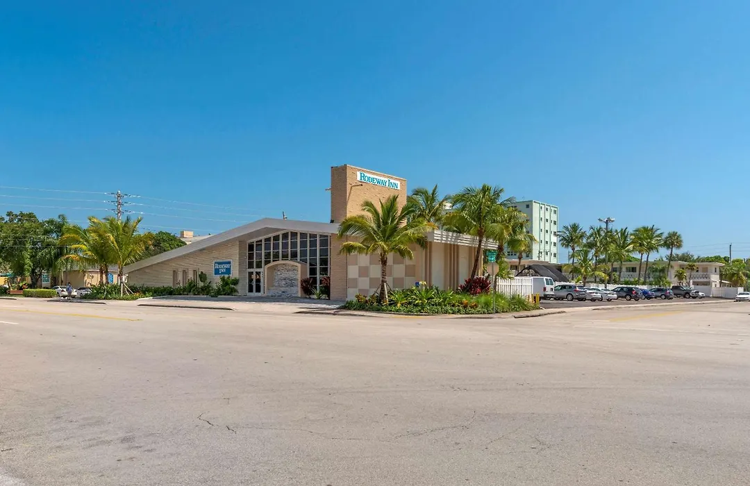 Downtown Hollywood Gardens Inn & Suites-1