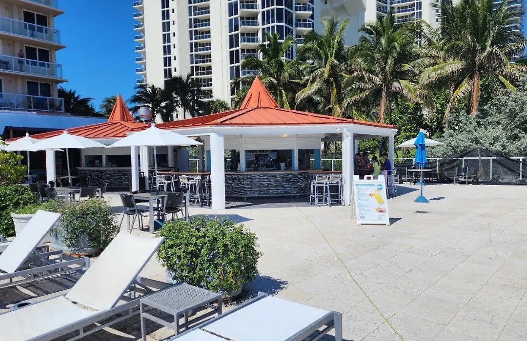 Beachfront Studio-Apt Retreat In Sunny Isles Beach-1