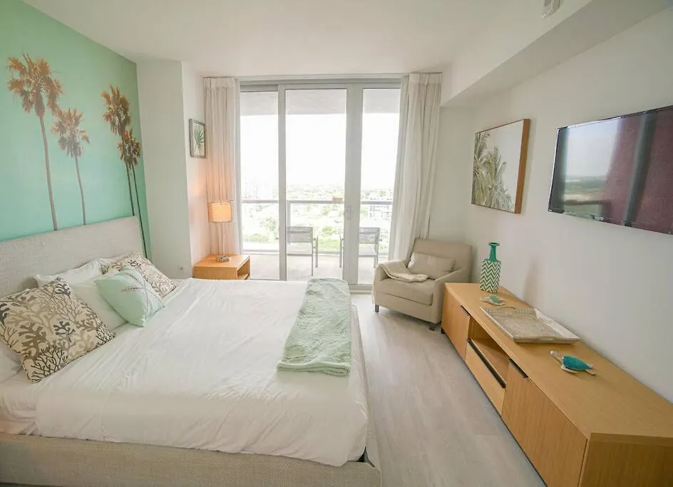 5-Min From Beach • Stylish Condo • Stunning Views-1