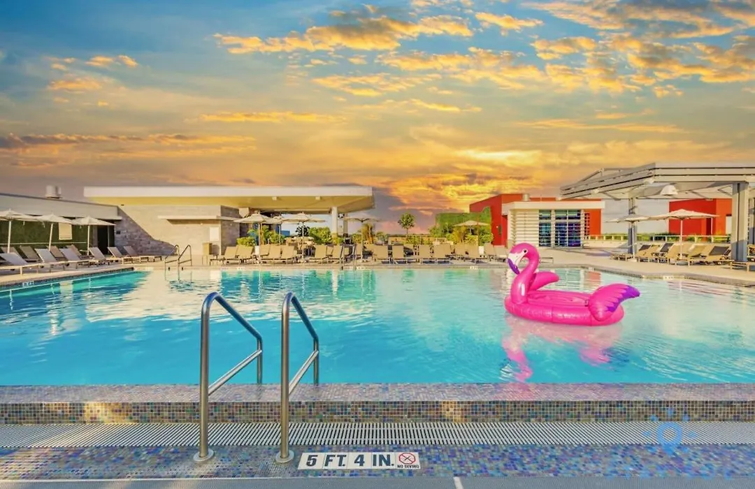 Hot Tub & Rooftop Pool- Near Beach-1