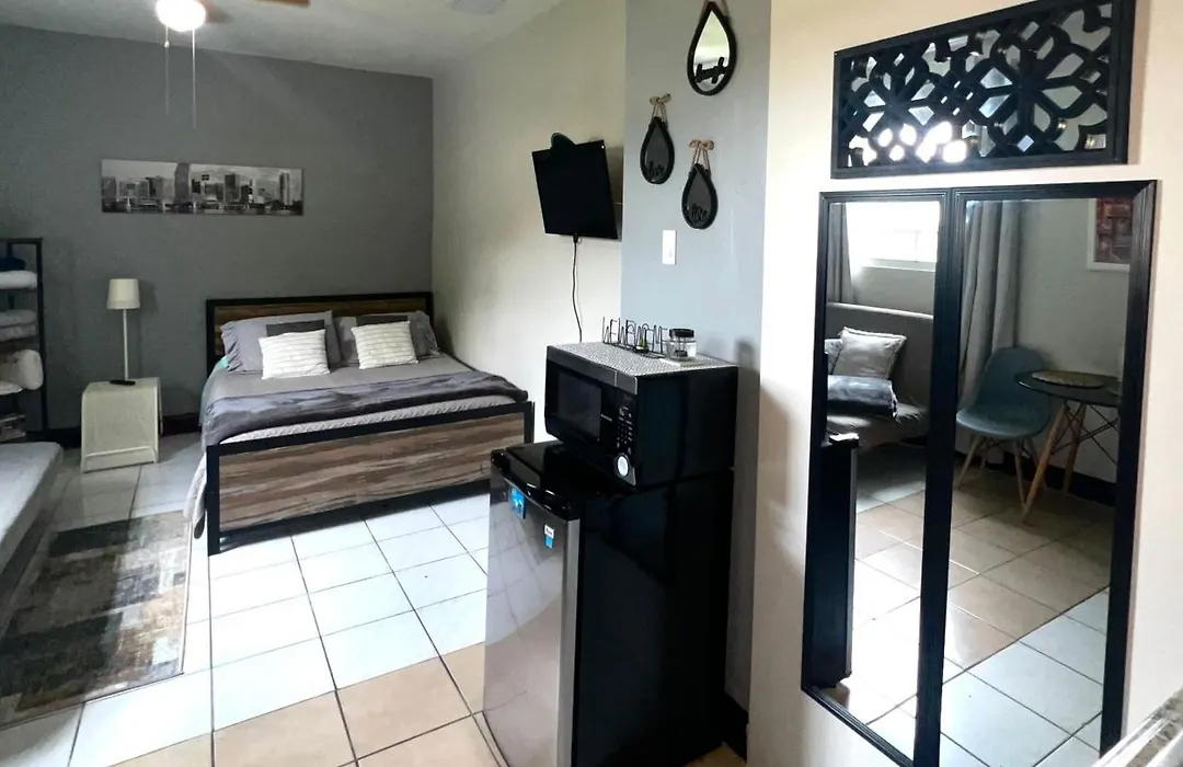 Lovely & Modern Room In Miami-1