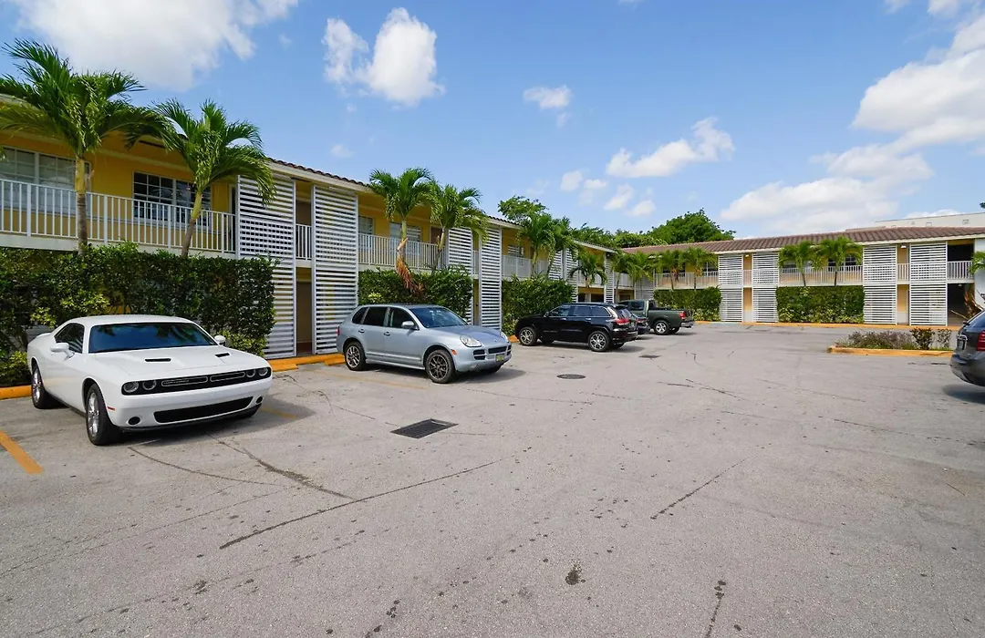 Oyo Hotel Coral Gables - Miami Airport-1