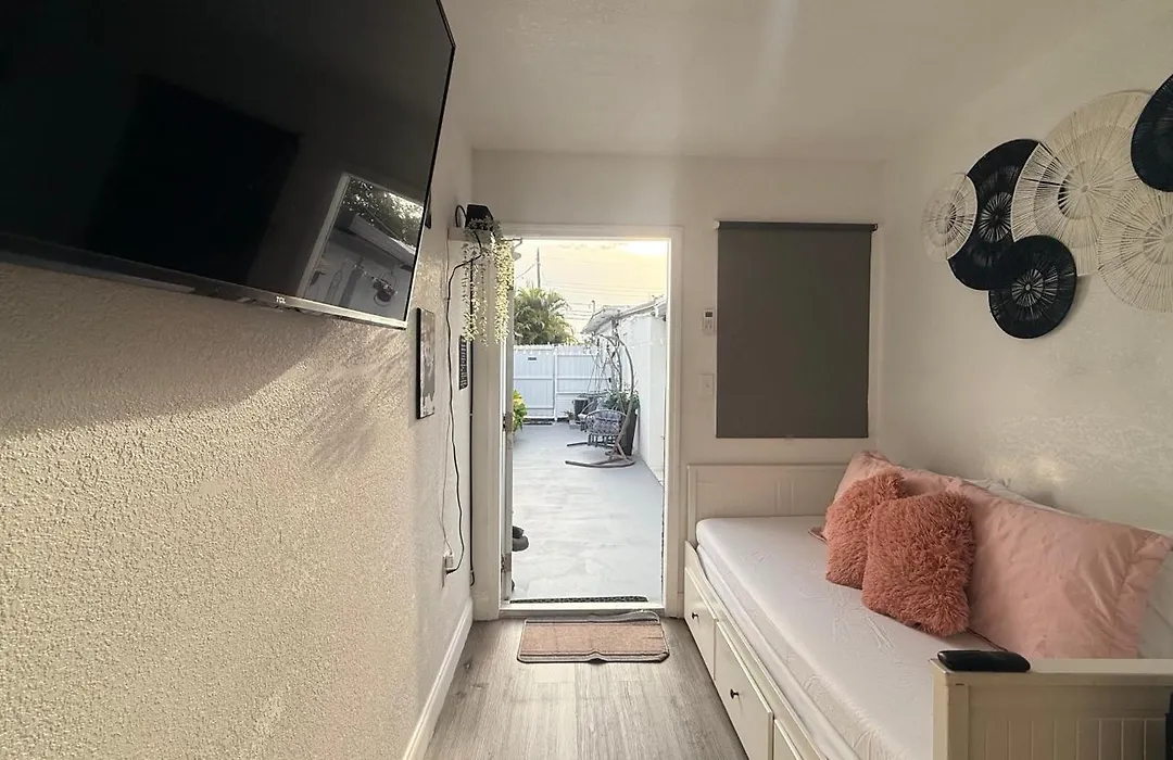 Tiny Place W Private Hot Jacuzzi 7 Min To Miami International Airport-1