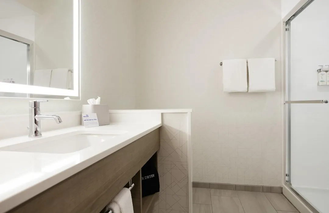 Holiday Inn Express & Suites Dania Beach - Airport Area-1