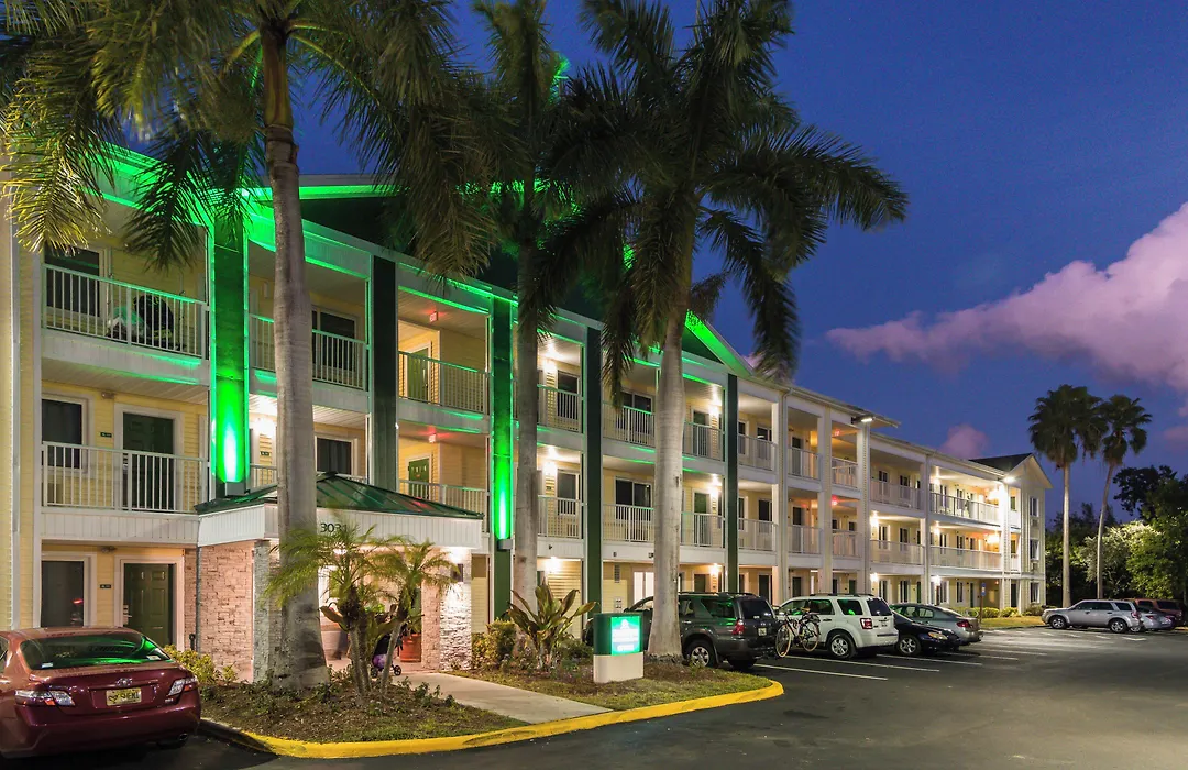 Hometowne Studios By Red Roof Fort Lauderdale-1