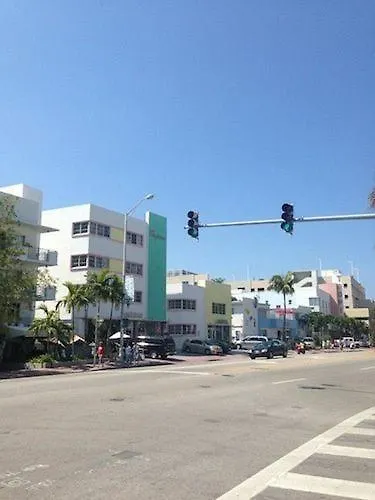 Collins Avenue Hostel-1