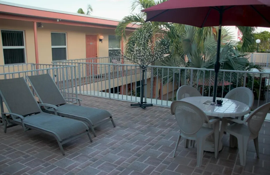Lago Mar Motel And Apartments-1