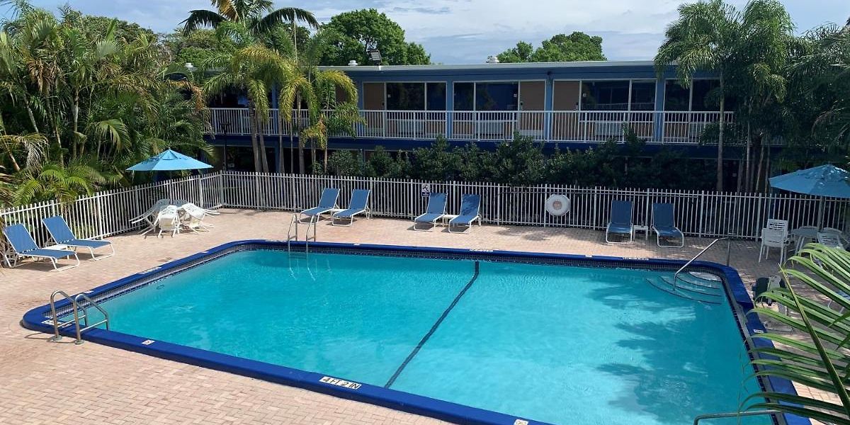 Rodeway Inn & Suites Fort Lauderdale Airport & Cruise Port: 3 star ...