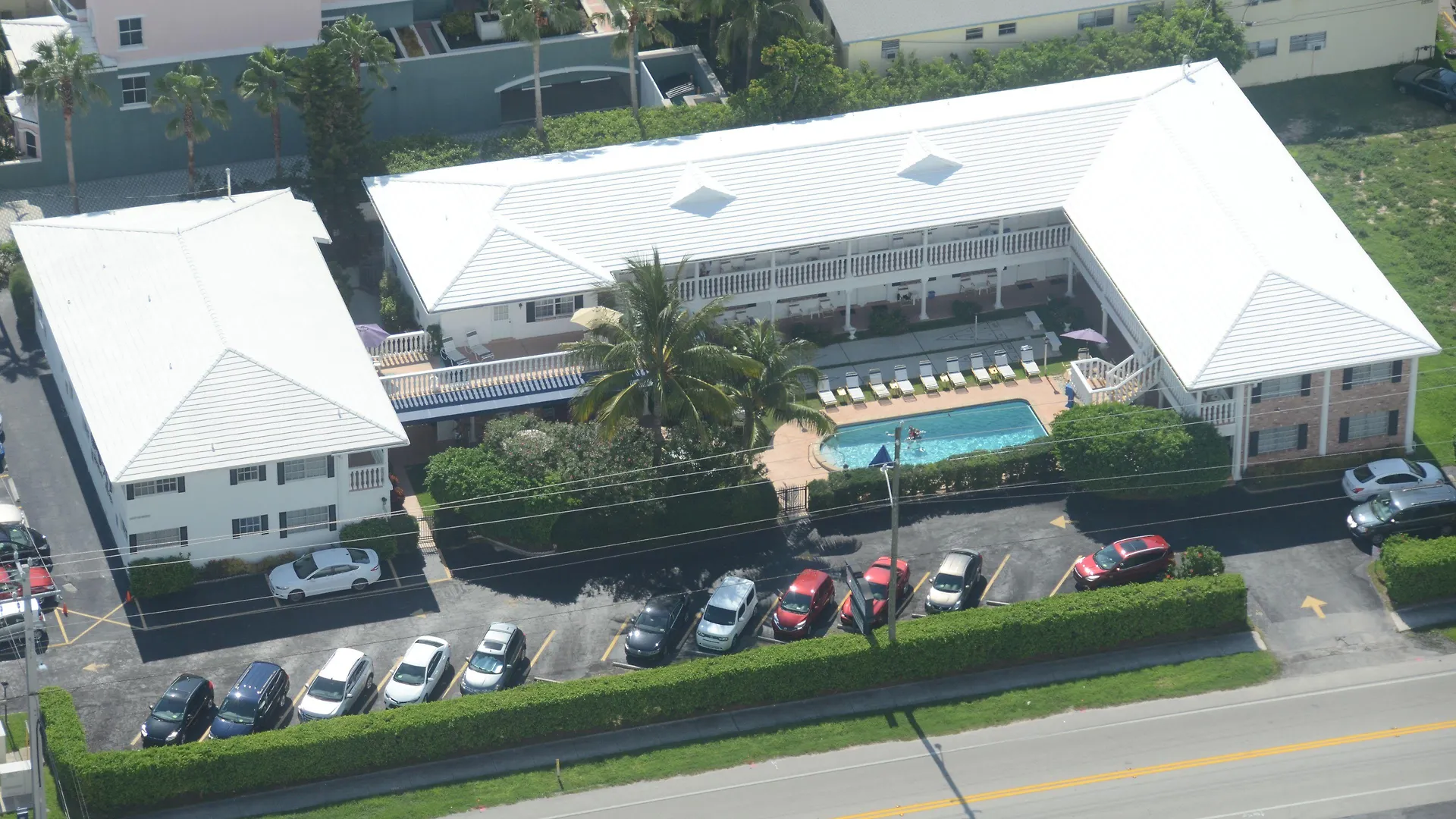 Carriage House Resort Deerfield Beach: 3 star Hotel with a Minimum ...