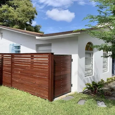 Private Suite W/ Full Backyard, Bbq, 5Min From Mia-3
