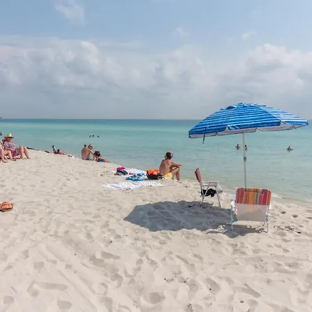 Castle Beach: Rumba Suite-3