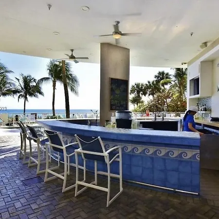 Beautiful 1 Bedroom Condo On The Beach-2