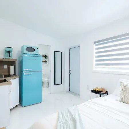 Blue Door - Miami Studio-3