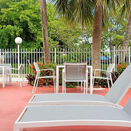 Travelodge By Wyndham Fort Lauderdale-3