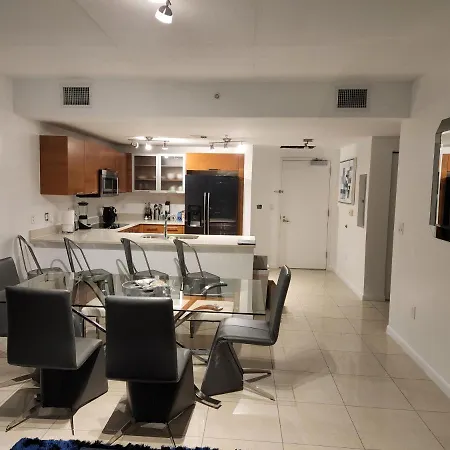 Wonderful 1 bedroom condo in Midtown.-3