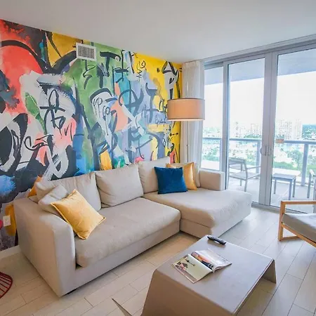 5-Min From Beach • Stylish Condo • Stunning Views-2