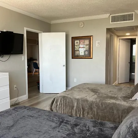 Oceanview On Sand Located In Ocean Manor Resort Fort Lauderdale Beach 2 Bed 2 Bath Spacious Corner Unit Partial Ocean View-2
