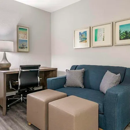 Comfort Inn & Suites Downtown Brickell-Port Of Miami-3