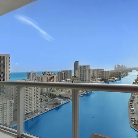 Upper Studio - Balcony - Pool - Gym - Near Beach-3