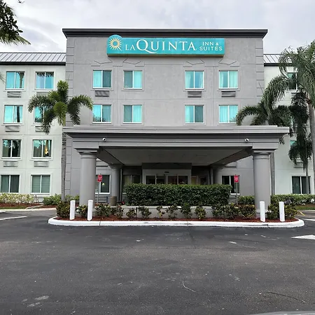 La Quinta Inn & Suites By Wyndham Sawgrass-3