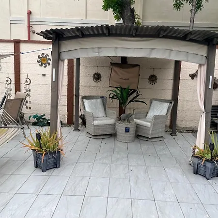 Tiny Place W Private Hot Jacuzzi 7 Min To Miami International Airport-3