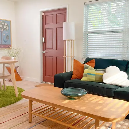 Cozy Garden Bungalow - Pets/Parking/Beach-2
