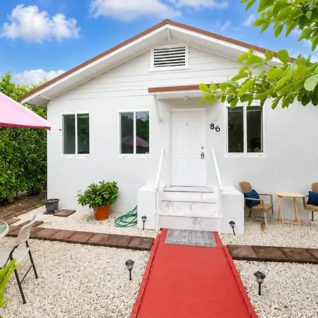 Nice 2 Twin Bedroom - Best Central Location In Miami - Luggage Storage, Parking And Laundry For Free!!!!-3