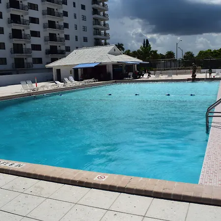 New Point Miami Beach Apartments-3