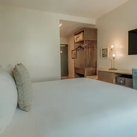 Iberostar Waves Miami Beach-3