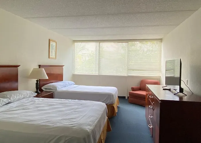 Golden Glades Cheap Hotels