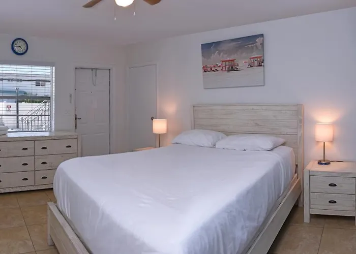 Makani Beach House 335 Hollywood