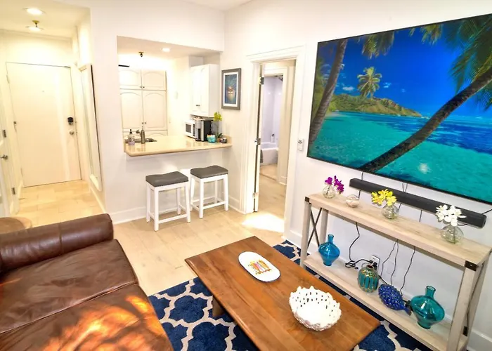 Palm Beach Paradise Walk To Beach Pool Wifi 86" Tv Wifi