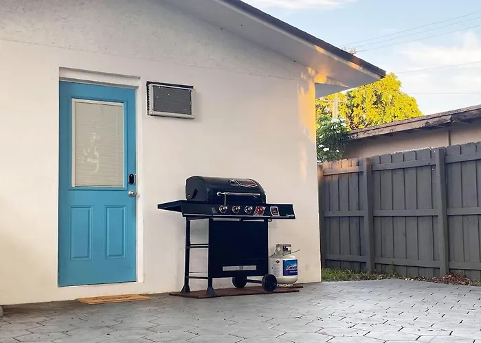 Private Suite W/ Full Backyard, Bbq, 5Min From Mia Miami