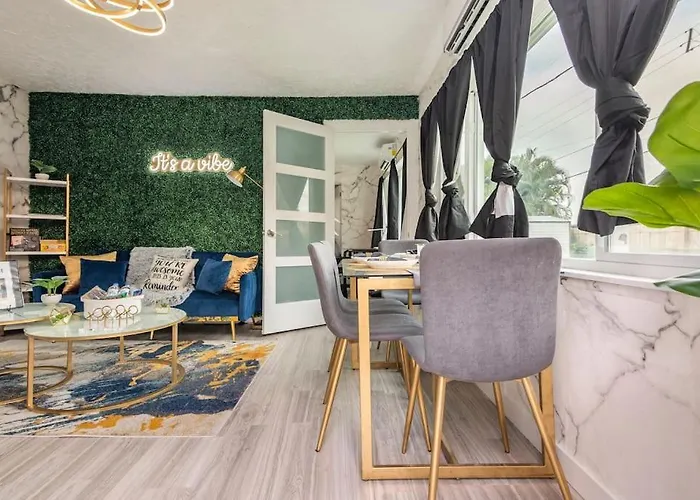 Cozy Miami Modern Paradise-Near Hardrock Stadium!