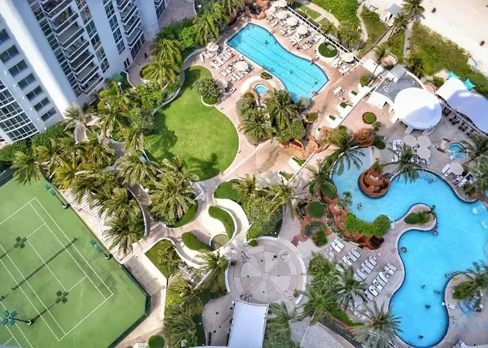 Luxurious Beach Resort Gym Balcony Miami Beach