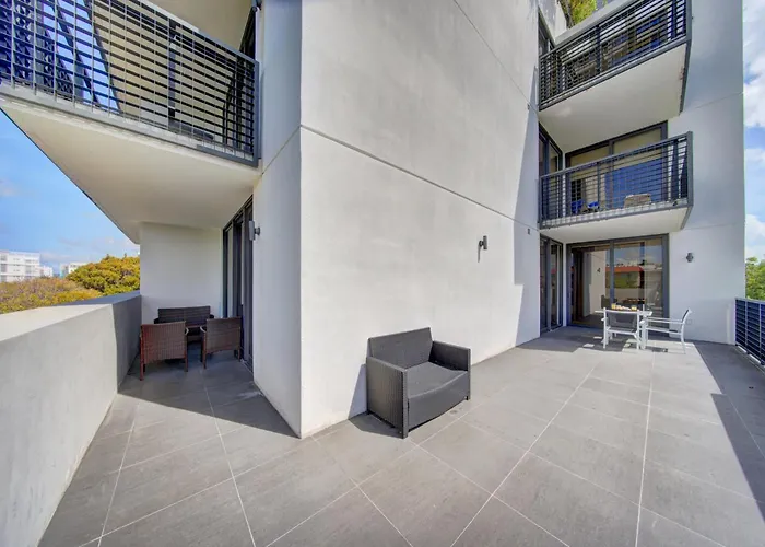 Moderno Residences By Bay Breeze