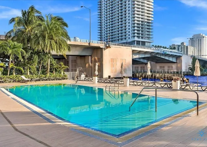 Spectacular Apartment Amazing Pool Near Beach Hallandale Beach