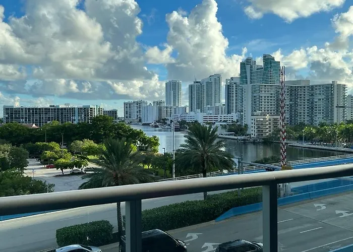 Skyline City View - 2 Bed Studio, Beachwalk Resort