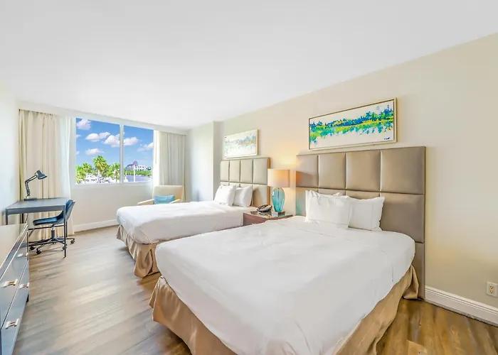 Waterview Condo- Spacious 2 Bedroom - Central - Steps To Beach