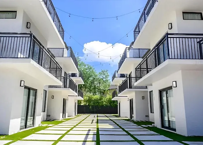 Townhouse Coconut Grove - Miami Hotel