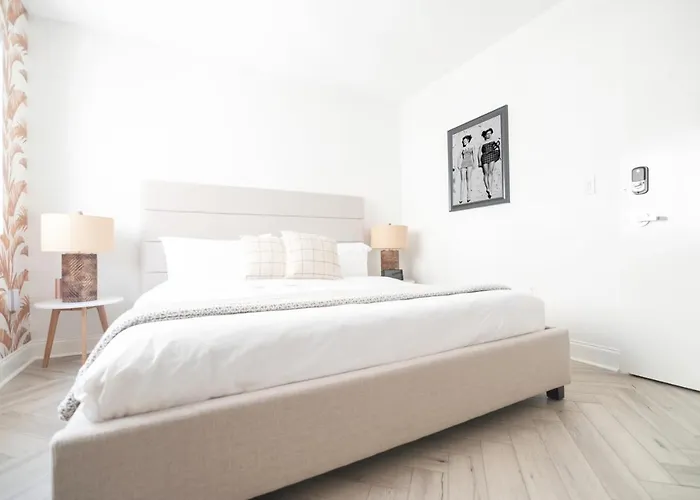Collins Hotel Studio